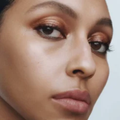 Eye and lip definer