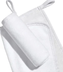 LUXURIOUSLY GENTLE CLEANSING AND EXFOLIATING CLOTHS - White