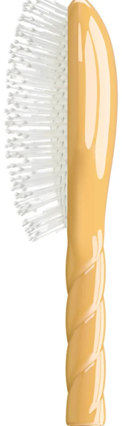 N.04 The Miracle Detangling Scalp Brush