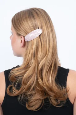 Oval Soft Serve Clip Strawberry