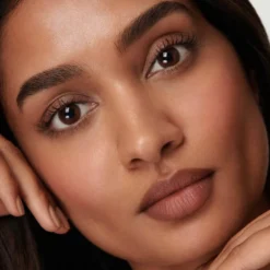 SCULPT AND SHADE LIP PENCIL