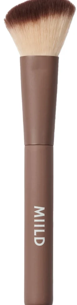02 Sculpting Angled Cheek Brush