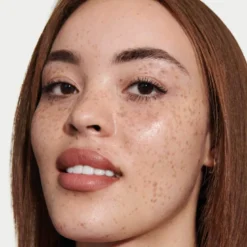 SEAMLESS SKIN ENHANCING TINT