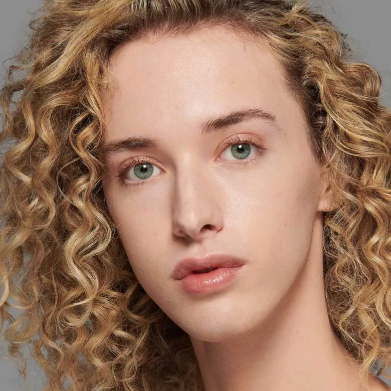 SEAMLESS SKIN FOUNDATION