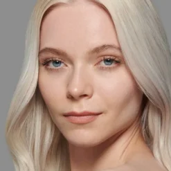 SEAMLESS SKIN FOUNDATION