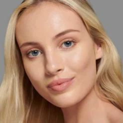 SEAMLESS SKIN FOUNDATION