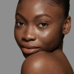 SEAMLESS SKIN FOUNDATION