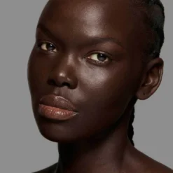 SEAMLESS SKIN FOUNDATION