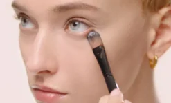 Secret Brightening Powder Brush