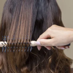 The Blow-Dry Brush N°1