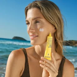 Very High Protection Fluid SPF50+